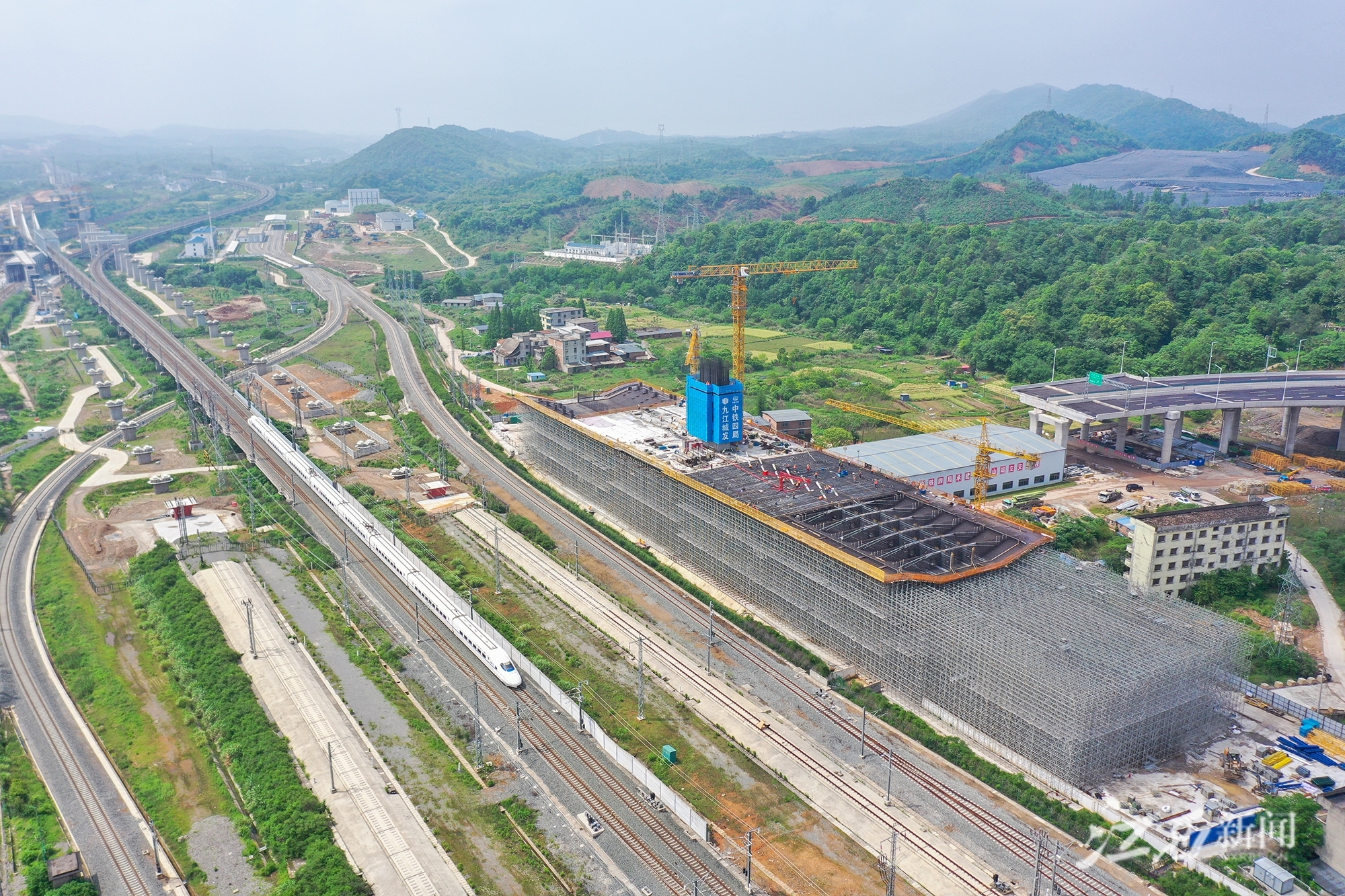 横跨14股铁路线路！九江新建快速路一期工程建设正酣