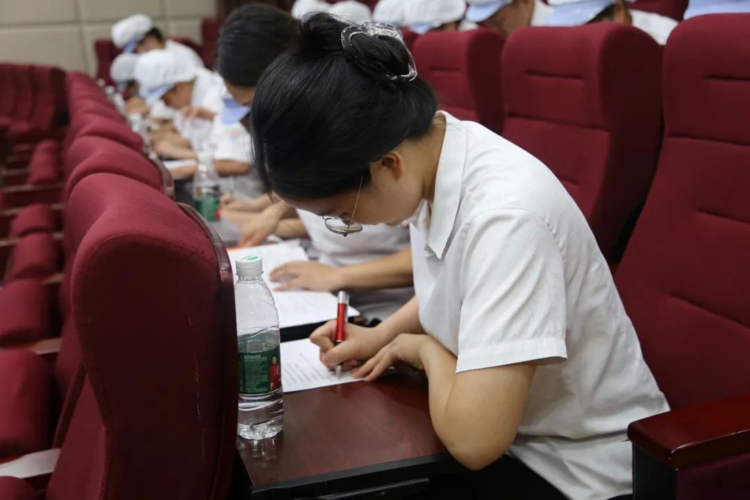 九江外国语学校食堂图片