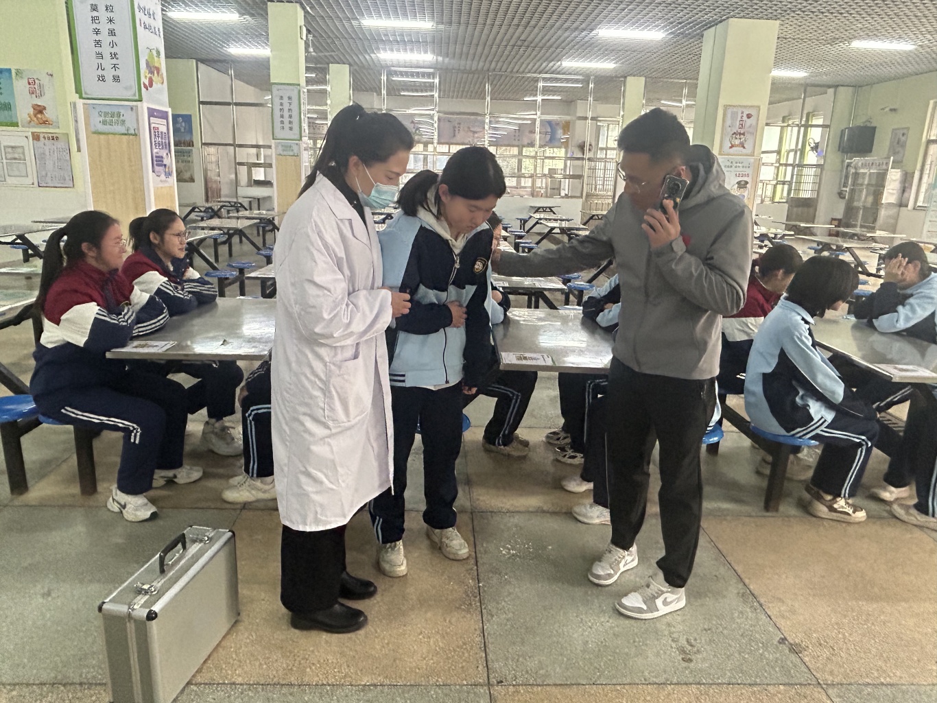 3.2 校医赶到.jpg