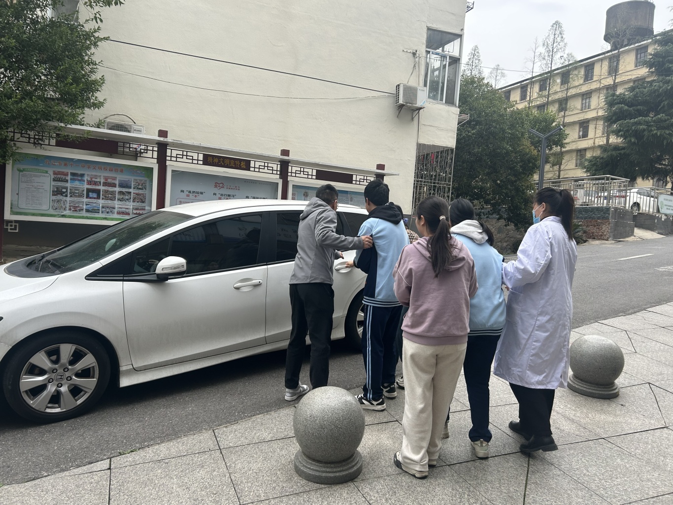 3.5 送医救治.jpg