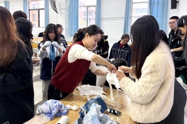 我校开展专题送教活动1_副本