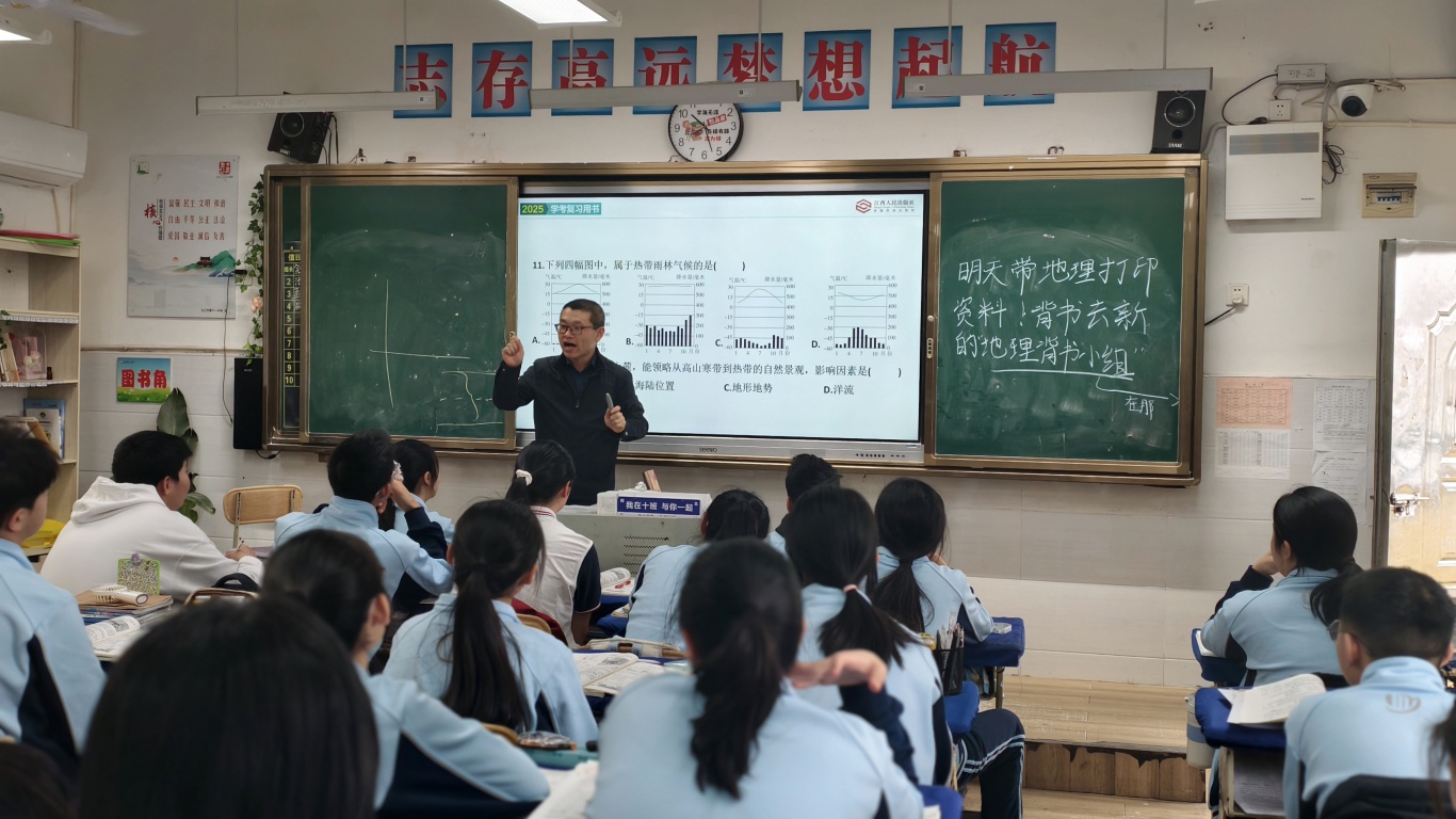 9刘军老师上课.jpg