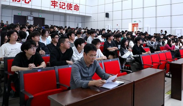 我校举办 2025 年全民国家安全教育日专题讲座会场