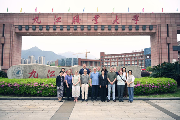 德国美因茨—威斯巴登德中友协代表团_副本
