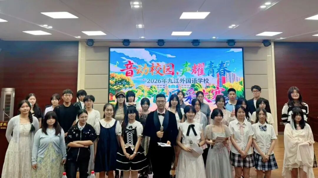全体学生合影.jpg